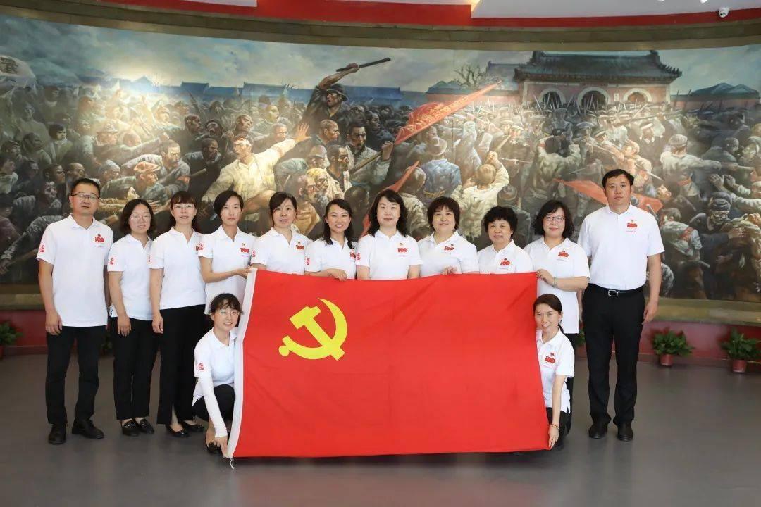 对面山上一闪一闪是不是求救?“三短、三长、三短”野外真能救命